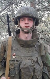 Гвардии старший сержант Владимир ГАШКИН.