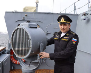 Соединяя берег с морем