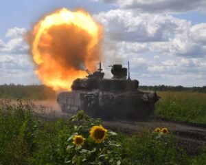 Лишаем противника малейших надежд на успех.