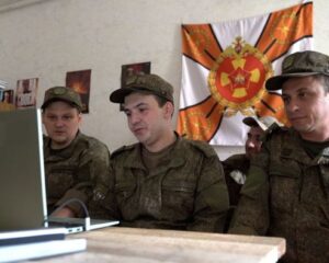 Улыбки родных вдохновляют защитников.