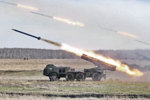 Защитников страны мы славим и берём в пример