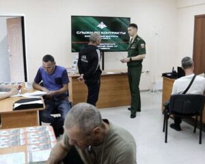 Идём служить по контракту.