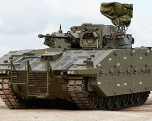 Великобритания Расходы увеличат, но армию сократят.