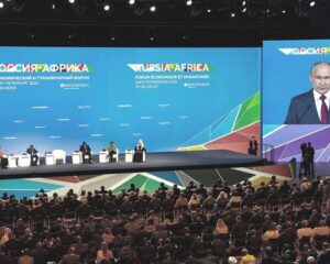 Во имя суверенного развития на благо человека.