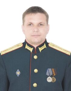 Старший лейтенант Анатолий ЗУЕВ.