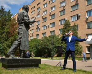 Поделиться с героями теплом признательной души