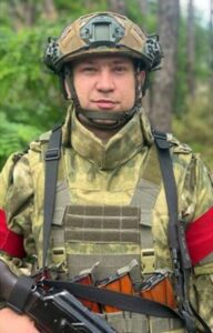Гвардии младший сержант Евгений СЕМЁНКИН.