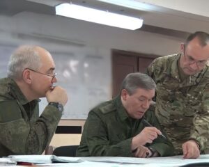По противнику – превентивными ударами.