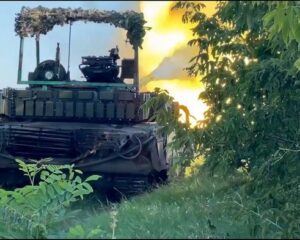 Нашу оборону противник не прорвёт.