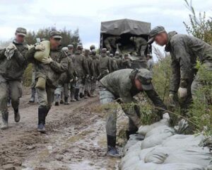 Задача – помочь пострадавшим от наводнений.