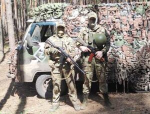Гвардии старший сержант Максим ПОТАШЕВ и гвардии рядовой Андрей ХАМАЗЮК.