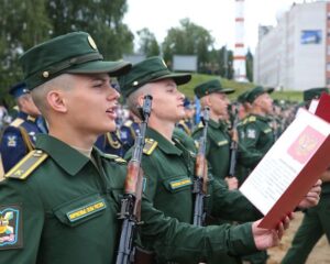 Присоединились к академическому братству.