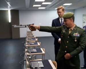 На самом высоком уровне.