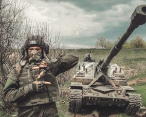 Российские военнослужащие, выполняющие задачи специальной военной операции, знают, что по всей стране и за её пределами проходят масштабные акции в их поддержку. Бойцы искренне благодарят за тёплые слова и передают огромный привет на Родину. Vсё обязательно будет хорошо!