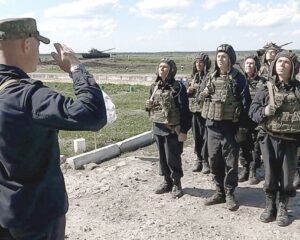 С мотивацией на службу по контракту