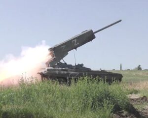 Мощным огнём даём отпор неприятелю