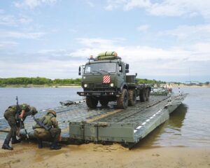 Звено к звену и с берега на берег.