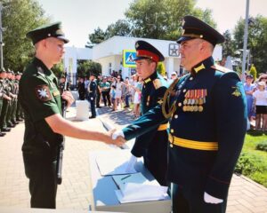 Присягают солдаты науки.
