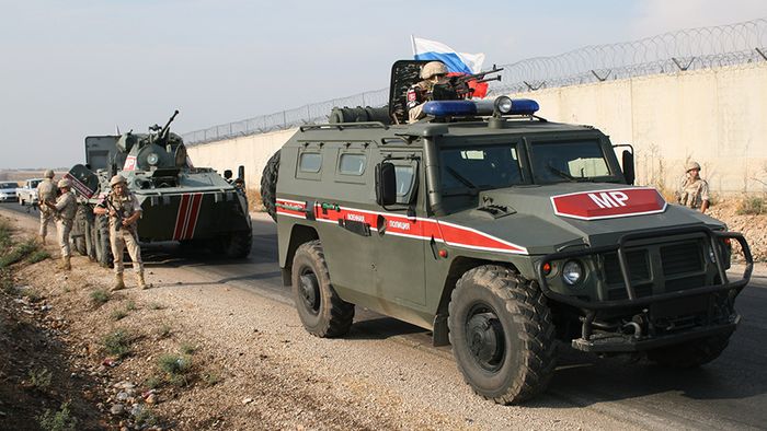 Российская военная полиция содействует безопасности на севере Сирии
