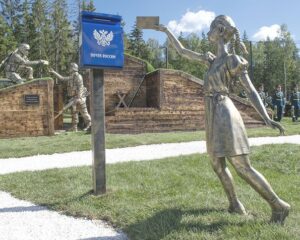 Передают защитникам тепло домашнего очага