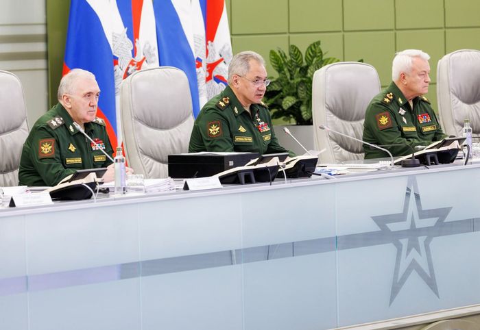 Проявляя высочайшие образцы героизма и профессионализма