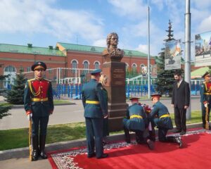 Великому императору и основателю полка