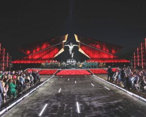 Владимир Путин: Вся тяжесть боёв сегодня, как и в годы Великой Отечественной войны, лежит прежде всего на наших солдатах, на тех, кто на передовой.