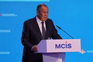 Мировому сообществу вместе, на равных предстоит созидать контуры будущего