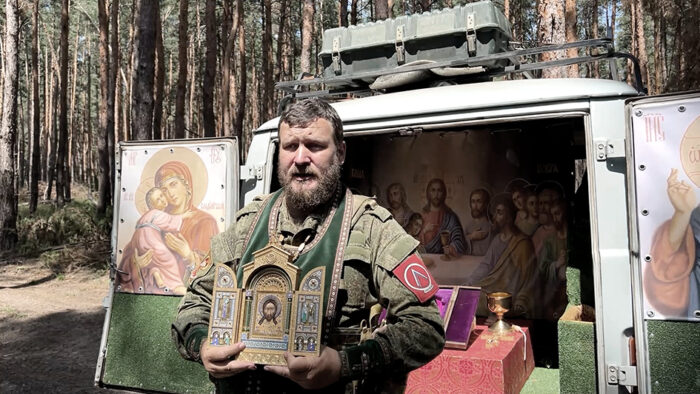 Хранит бойцов образ «Спаса Нерукотворного».