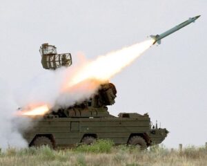 Слаженными действиями даём отпор неприятелю.