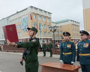В высоком звании курсанта.