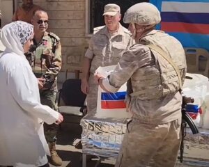Российские военнослужащие передали сирийской больнице медицинское оборудование.