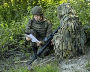 Уметь сопереживать, вникать и давать грамотные рекомендации