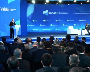 Владимир ПУТИН: Перед нами стоит, по сути, задача строительства нового мира.