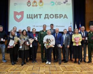 Все вместе в едином порыве.