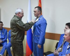 Прими, герой, награду.