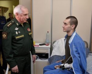 С отеческим вниманием к каждому защитнику Родины.