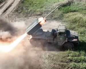 Точным огнём наносим урон противнику