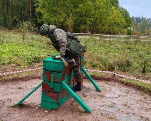 Воспитывать и обучать на нерушимых традициях.