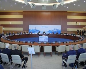В рамках правового поля.
