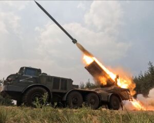 Храня и умножая ратную славу предков.