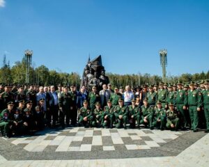 Красный берет – символ правопорядка.