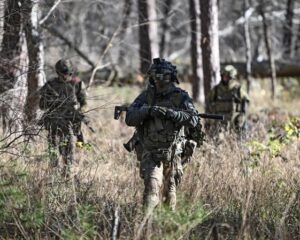 Противник всегда под их присмотром