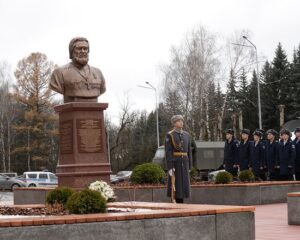 Память, отлитая в бронзе