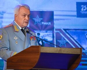 С честью и достоинством