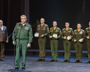 К победам ведут труд и старание.