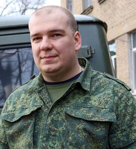 Врач медицинской роты 110-й отдельной мотострелковой бригады лейтенант медицинской службы Дмитрий ГОСМАН.