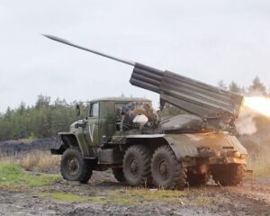 Бьём врага с высокой точностью.