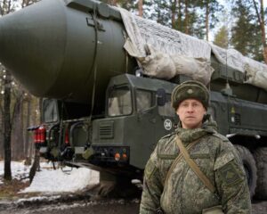Лучший механик-водитель АПУ ПГРК «Ярс» РВСН старший прапорщик Андрей Чуриков.