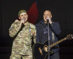 «Лучшим воинам мира!»